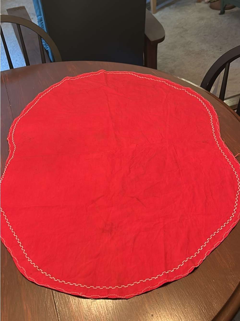Vintage red Christmas Oval Table cover 33 in by 24 in